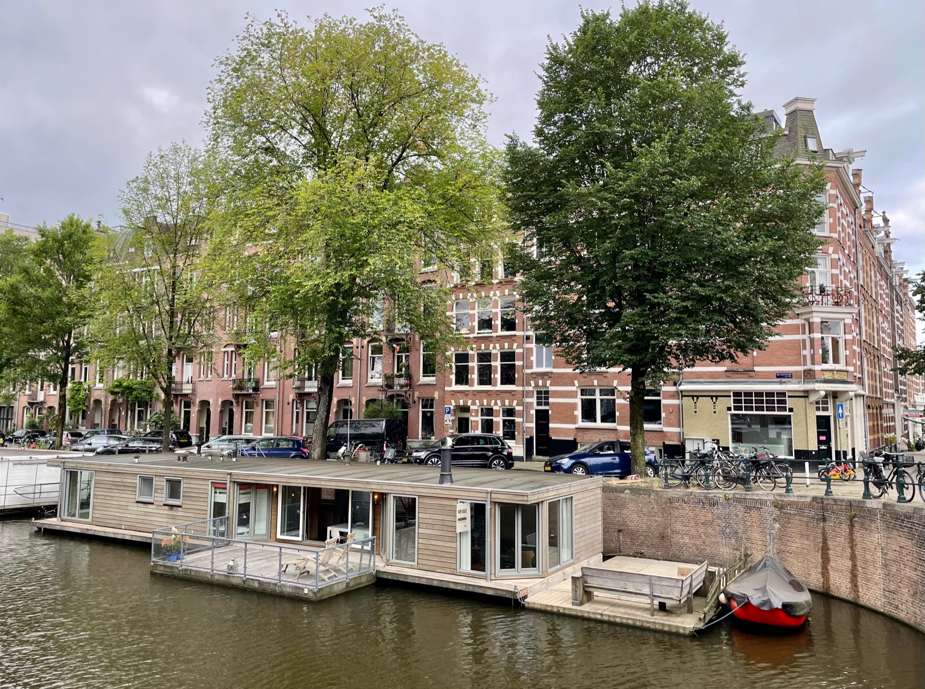 Woonboot kopen: alles wat je moet weten voor je de stap zet